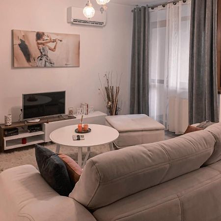 Apartment 2 Rooms Luxury Bukarest Exteriör bild