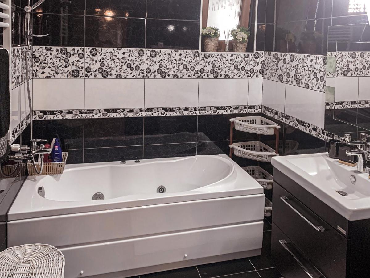 Apartment 2 Rooms Luxury Bukarest Exteriör bild